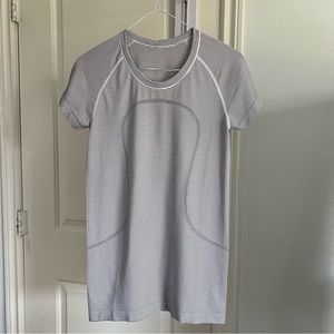 Lululemon workout top b/w stripe size 6